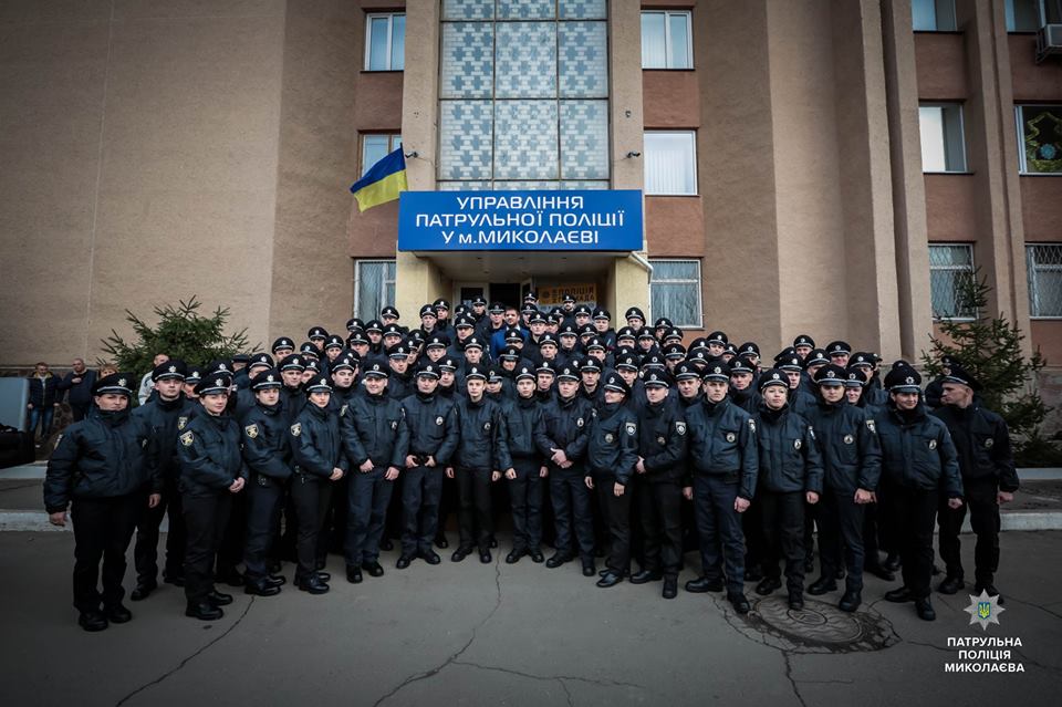 В Николаеве приняли присягу 72 новых патрульных полицейских 15