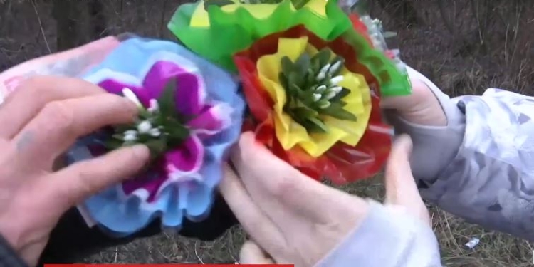 Как в сказке: в лесу растет подснежник, а не метель метет. В Виннице уже продают букетики