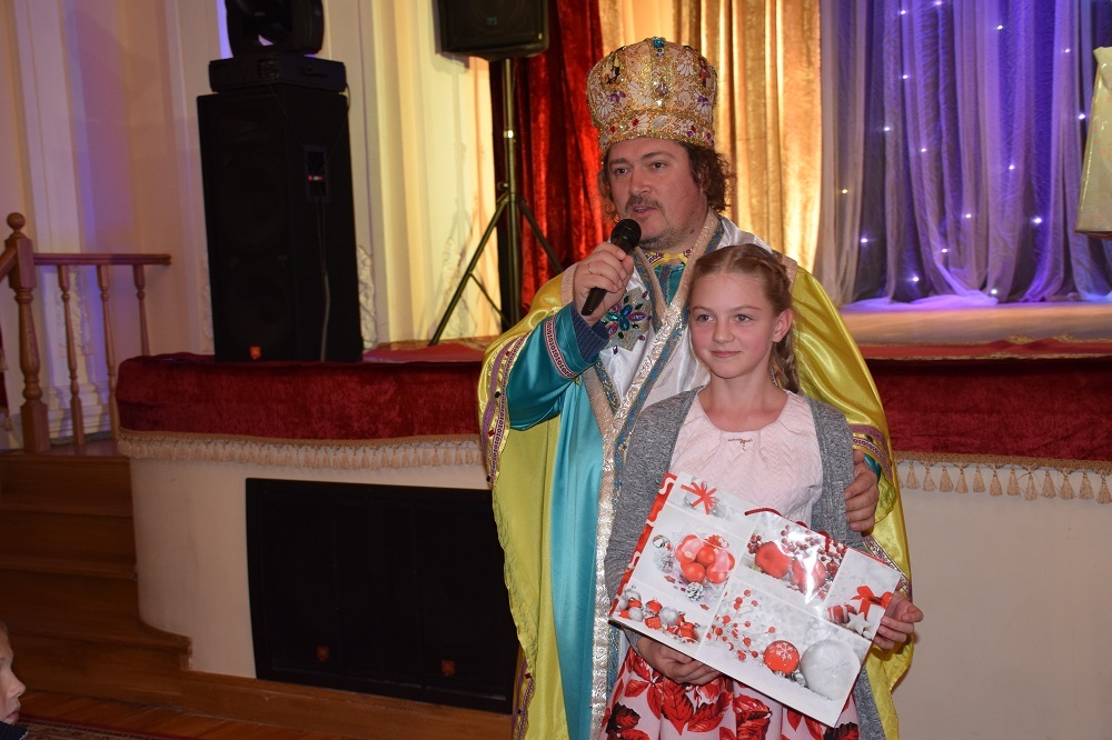 Вкусностей много не бывает: николаевская «Ника-Тера» стала волшебником для почти 500 детей Николаевщины 17