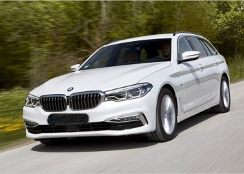 С применением физической силы: в Николаеве угнали белый BMW-520 на транзитных номерах
