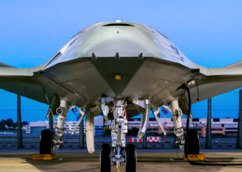 Boeing презентовал дрон, заправляющий в воздухе боевые самолеты