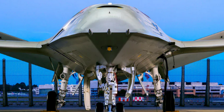 Boeing презентовал дрон, заправляющий в воздухе боевые самолеты