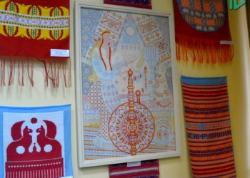 «На крыльях тканых рушников»: в Николаеве открылась персональная выставка Татьяны Базилевской-Барташевич