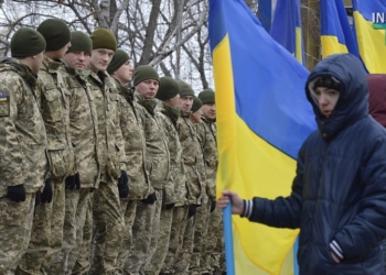День ВСУ в Николаеве: горожане возложили цветы к Мемориальному комплексу в честь погибших героев АТО
