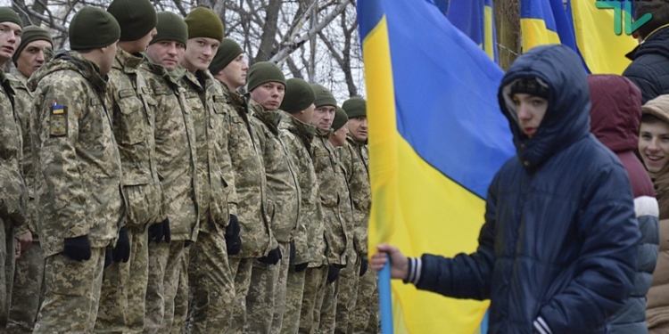День ВСУ в Николаеве: горожане возложили цветы к Мемориальному комплексу в честь погибших героев АТО