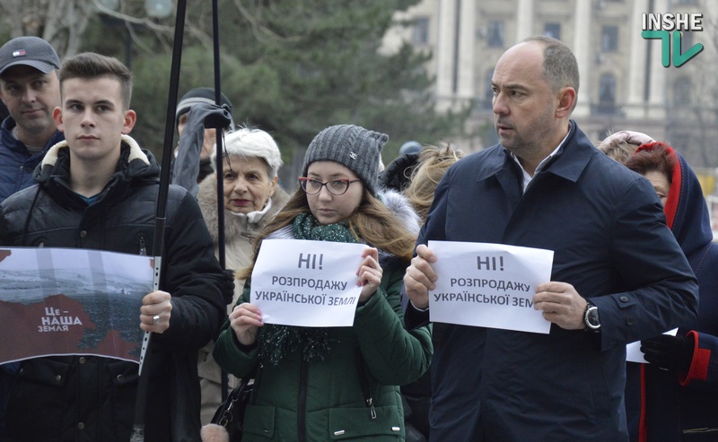 «Святым не торгуют!»: в Николаеве Батькивщина митинговала за продление моратория на продажу сельскохозяйственной земли 11