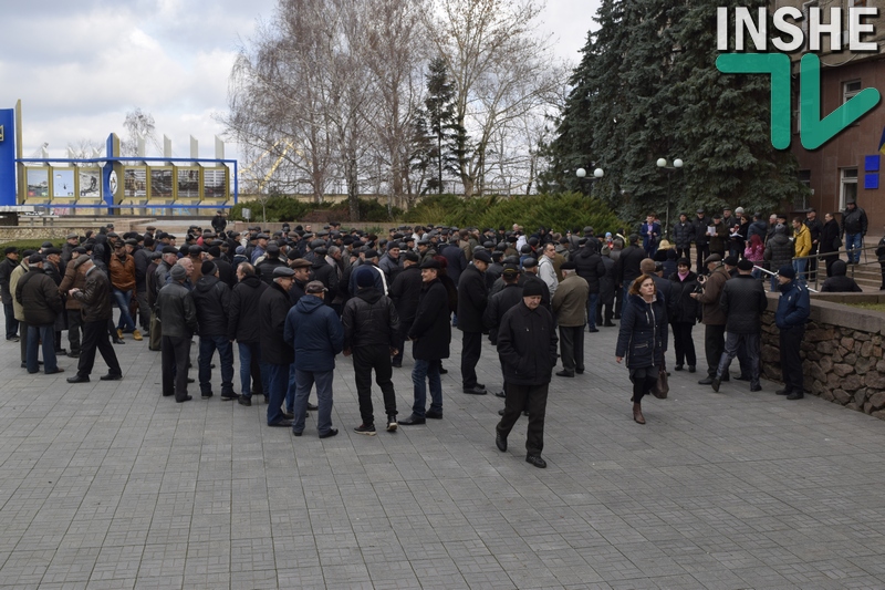 Пенсионеры и ветераны силовых структур Николаевской области под зданием ОГА требовали перерасчёта пенсий 17
