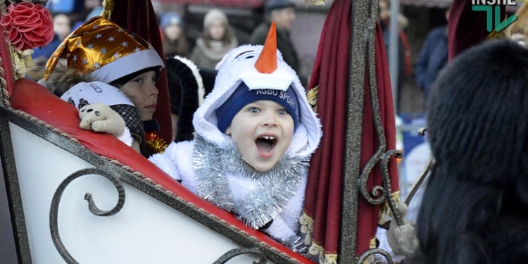День Святого Николая в Николаеве: сотни горожан прошли колонной к городской елке