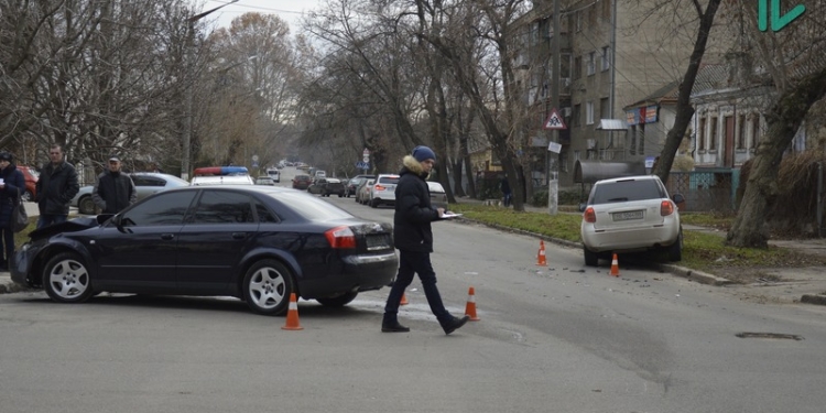 Очередное ДТП в центре Николаева – движение по ул. Спасской затруднено