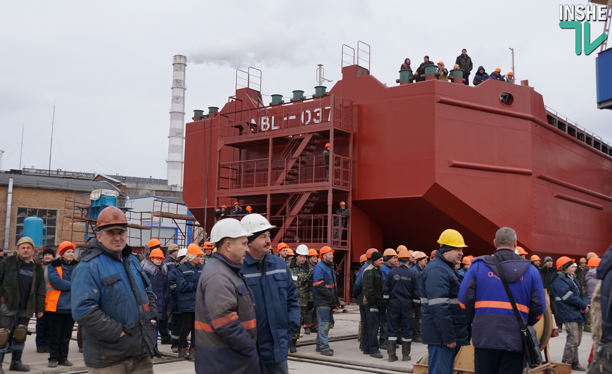 Реконструкция и строительство. «НИБУЛОН» спустил на воду плавкран, расширяет слип, удлиняет набережную и строит новый комплекс на терминале