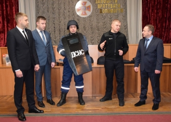 Николаевские спасатели получили новые спецсредства защиты