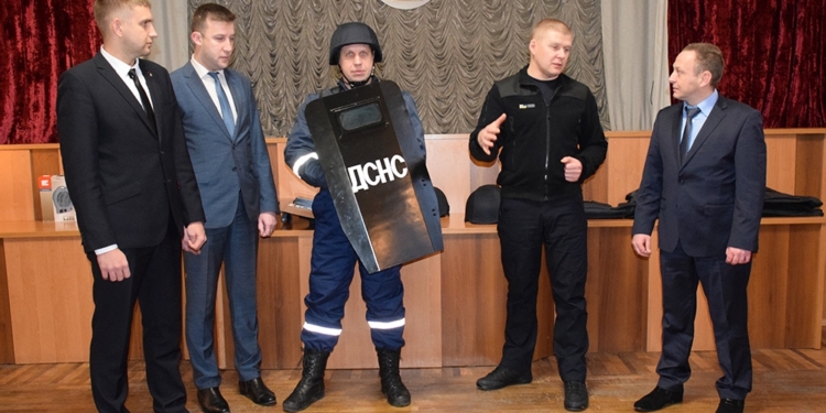 Николаевские спасатели получили новые спецсредства защиты