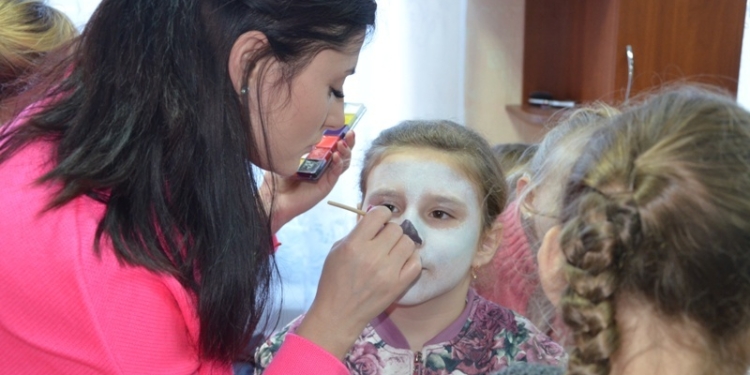 В Николаевской школе-интернате №6 учились аквагриму и запускали шоколадные фонтаны