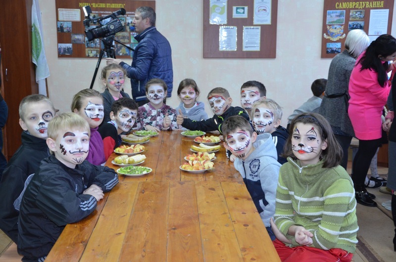 В Николаевской школе-интернате №6 учились аквагриму и запускали шоколадные фонтаны 5