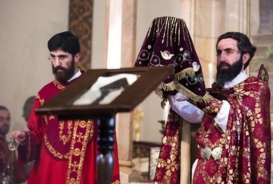 В армянском храме выставлено для поклонения верующих знаменитое Копье Судьбы