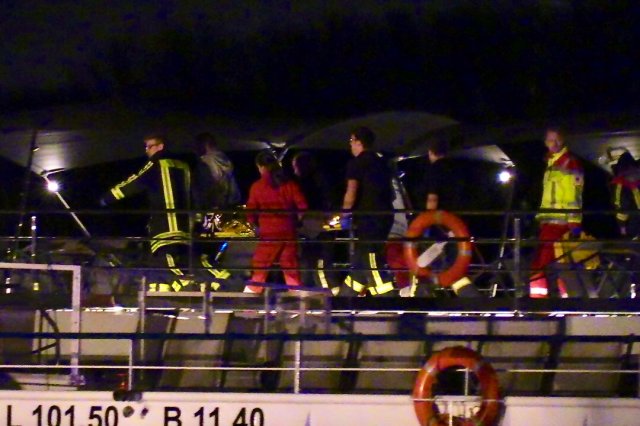 В Германии пассажирское судно врезалось в опору моста. 25 пострадавших 1