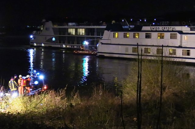 В Германии пассажирское судно врезалось в опору моста. 25 пострадавших 3