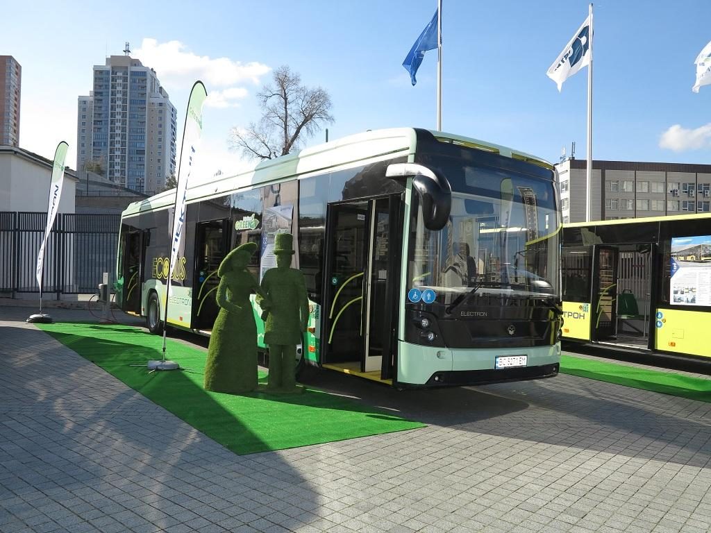 Да, Украина тоже производит электробусы, и неплохие. А что предлагают шведы, поляки и белорусы? 1