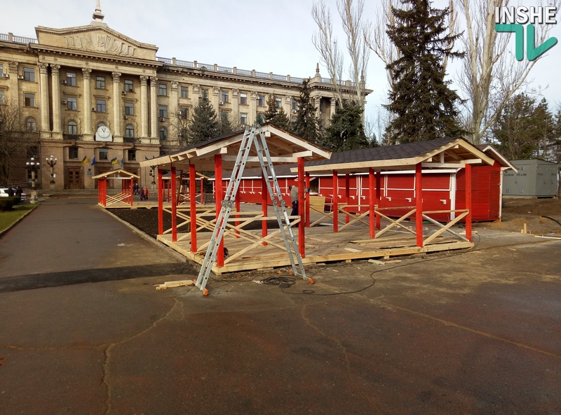 Узаконенный каток на главной площади Николаева уже со льдом 3