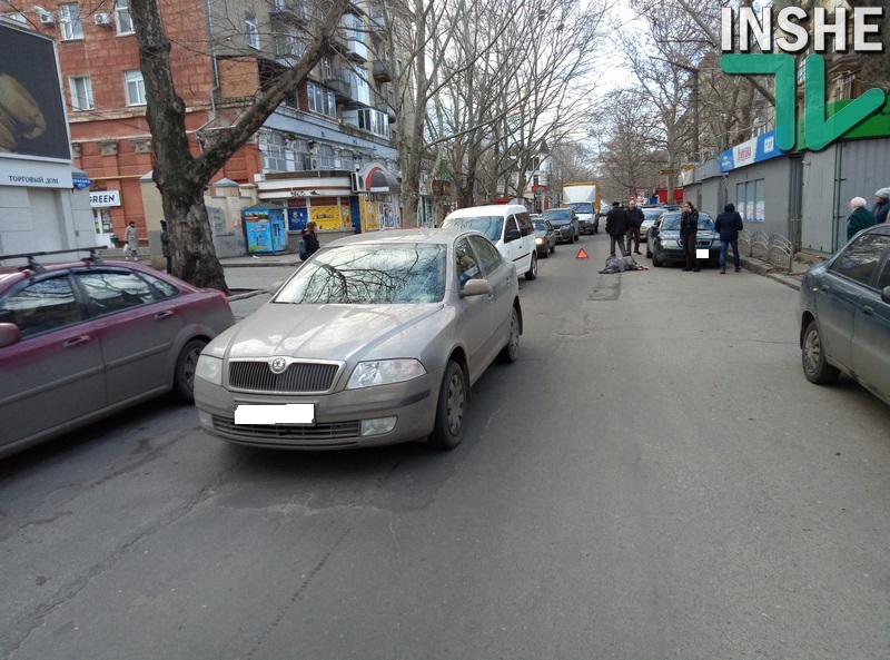 В центре Николаева автомобиль ŠKODA сбил женщину 5