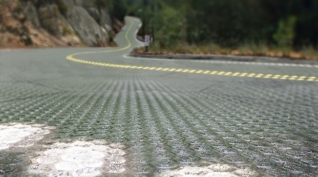 Солнечные дороги начали строить в Китае – излишками энергии будут заряжать электромобили