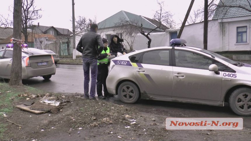 В центре Николаева пьяный таксист устроил ДТП, пытался сбежать, но уснул прямо в авто 5