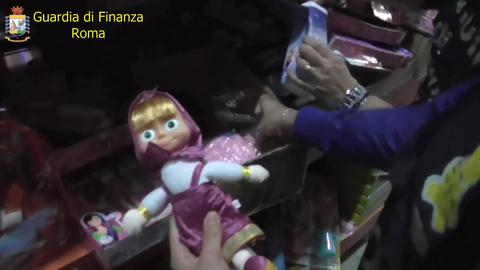 Почти как настоящие: в Риме конфисковали рождественских игрушек на €10 миллионов 1