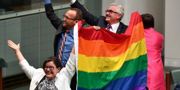 Австралия стала 26-й страной, где официально разрешены однополые браки