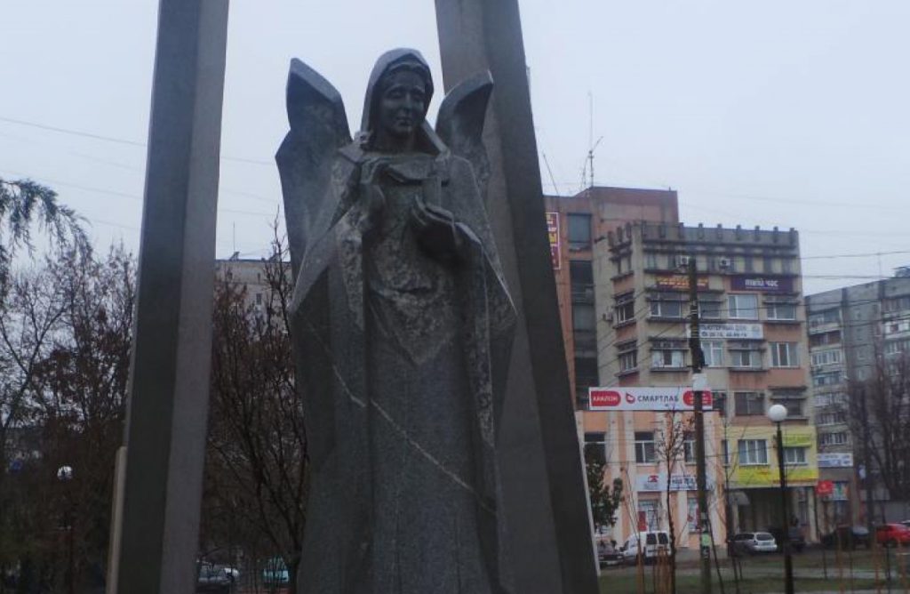 Ангел скорби. В Николаеве почтили память пострадавших от аварии на ЧАЭС 17