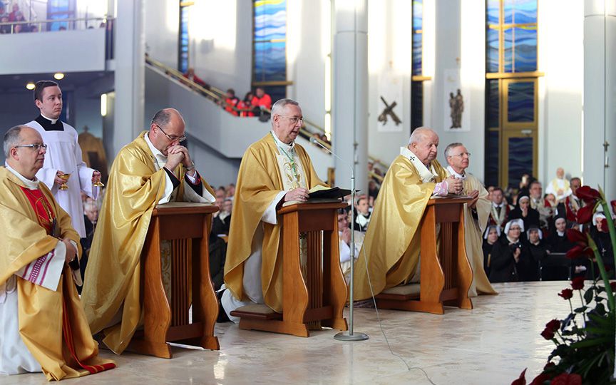 Католическая церковь в Польше добилась принятия закона о запрете торговли по воскресениям 1