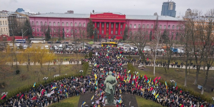 Посольства США и стран ЕС осудили попытки захвата Октябрьского дворца