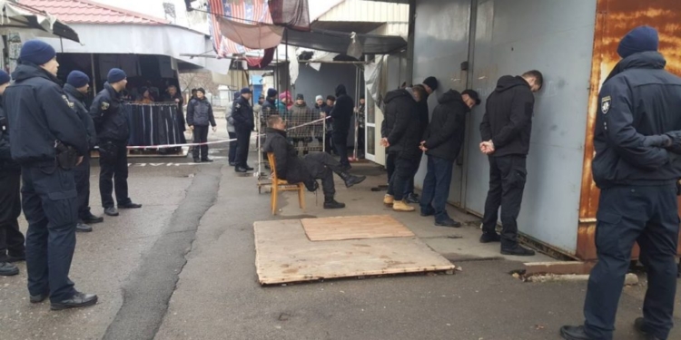 В Николаеве Апелляционный суд оставил в СИЗО трех участников нападения на рынок