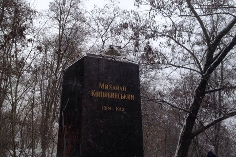 С могилы Коцюбинского в Чернигове украли 100-килограммовый бронзовый бюст 1