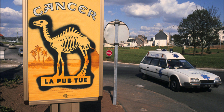 Антитабачные плакаты вызывают желание покурить