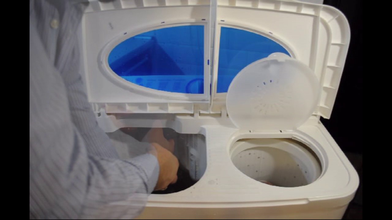 В Казахстане девочка утонула в стиральной машине