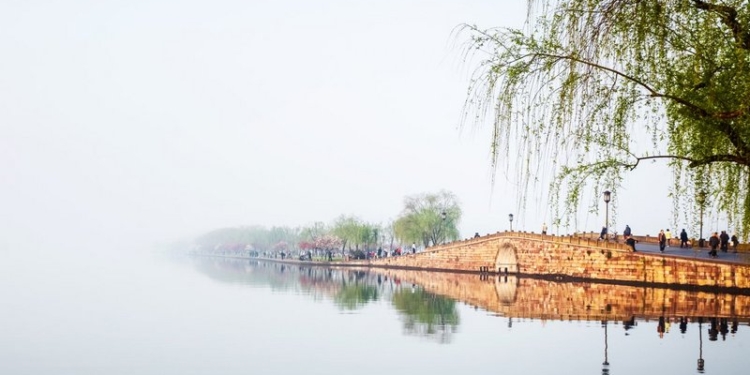 Китайская драма, перед которой меркнут любые сериалы: китайская семья, бросившая дочь из-за нищеты, 22 года добивалась встречи с ней