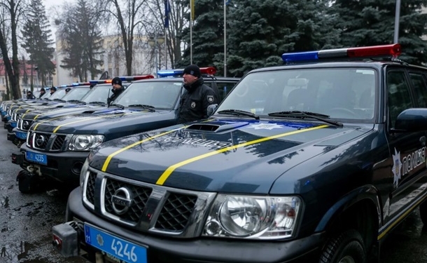 Для работы в труднодоступных местах. ЕС передала 30 авто украинской полиции
