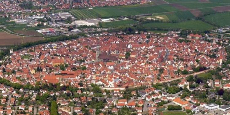 В Германии есть городок, стены зданий которого содержат 72 тыс.тонн алмазов