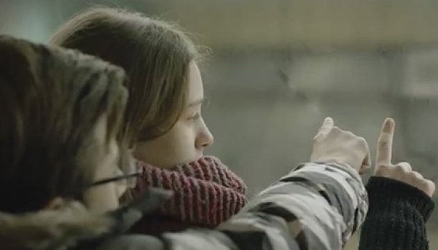 “Обними” – Мининформполитики запустило социальный ролик с призывом к единству