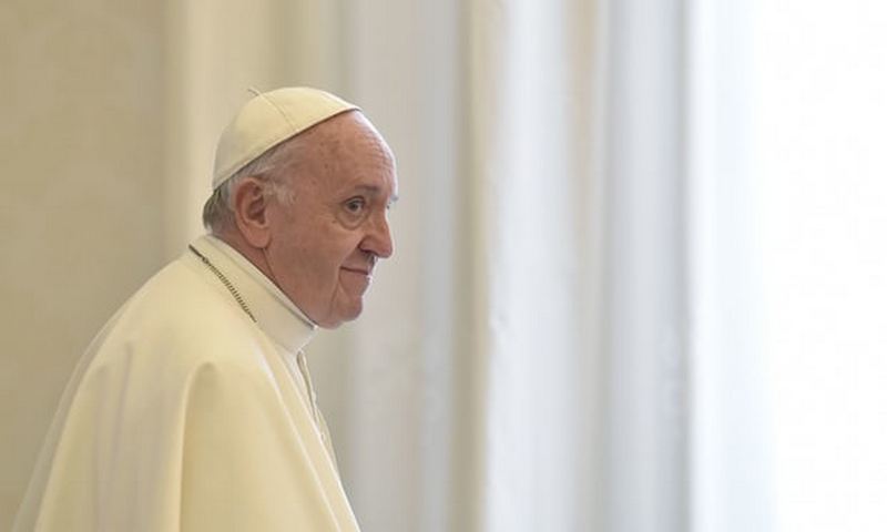 Папа Римский накормил три тысячи бедняков 1