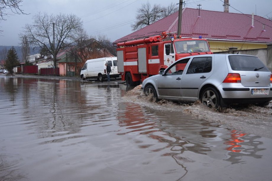 На Закарпатье начался паводок: подтоплены дороги, более тысячи гектаров угодий и около сотни домов 1