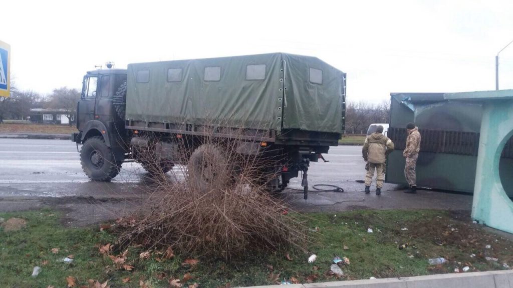 В Новой Одессе грузовик Нацгвардии врезался в остановку. Девушке отрезало голову, еще одна - в больнице 3