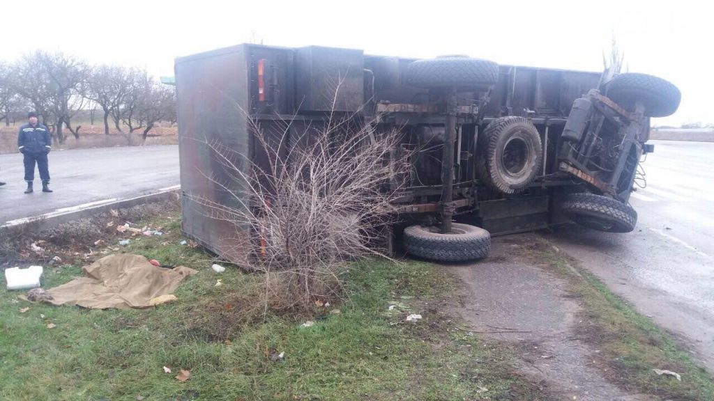 В Новой Одессе грузовик Нацгвардии врезался в остановку. Девушке отрезало голову, еще одна - в больнице 1