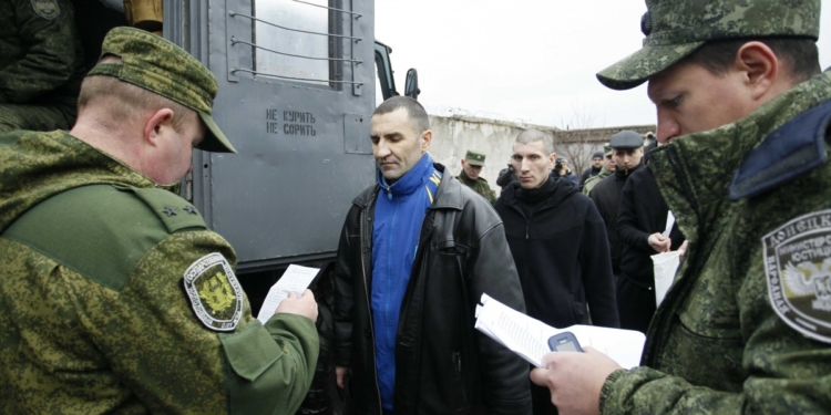 В числе освобожденных украинских военнослужащих – 14 подозревают в дезертирстве. И все же они предпочли вернуться – Бирюков