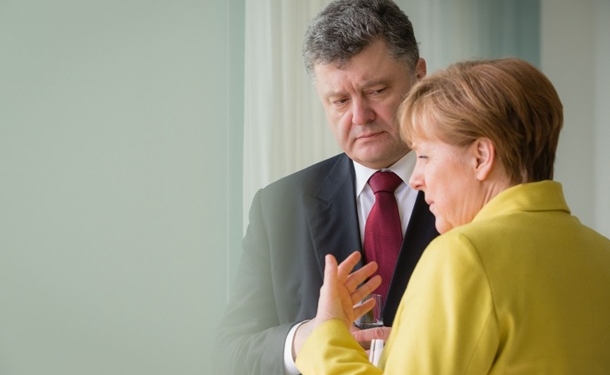 Депутаты из партии Меркель считают, что Порошенко пора определиться: быть президентом или олигархом