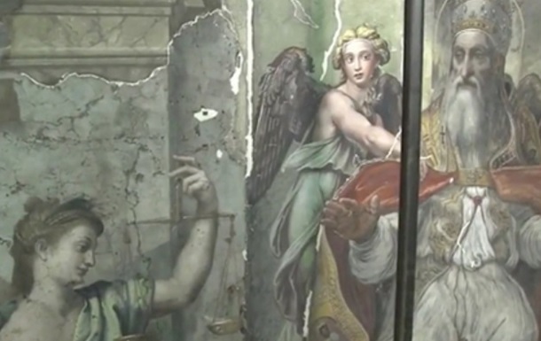 О пользе генеральной уборки: в Музеях Ватикана во время уборки нашли две картины Рафаэля 1
