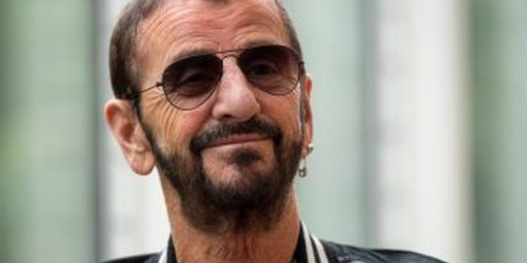 Барабанщик The Beatles Ринго Старр посвящен в рыцари