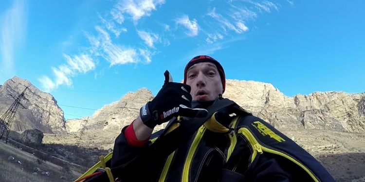 Появилось видео смертельного прыжка руфера, которого обвиняли в покраске звезды в Москве