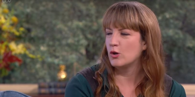 Женщина, которая женилась на самой себе, призналась в измене и думает о разводе