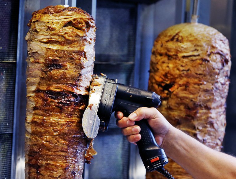 В Евросоюзе могут запретить фосфаты, добавляемые в мясо для шаурмы и донер-кебаб 1